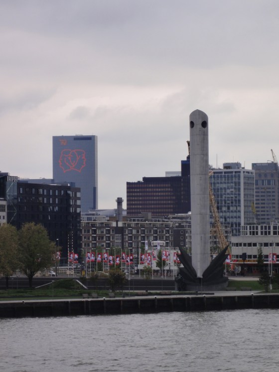 In celebration of the passing of the crown, the silhouettes of the now Princess Beatrix and King Willem-Alexander