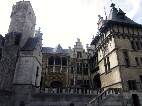 Walking around Het Steen