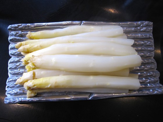 Peeled and boiled white asparagus on our asparagus plate
