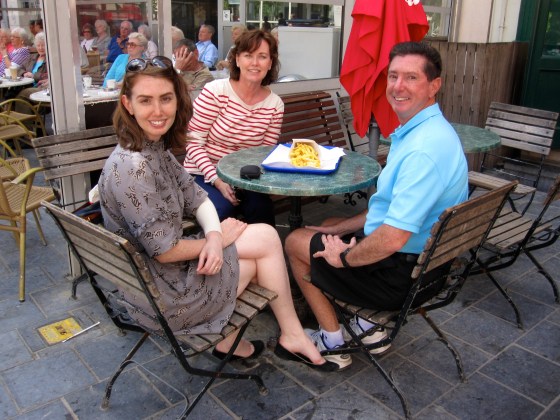 Enjoying fresh fries in Antwerp with my parents!