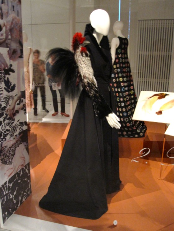 Jean Paul Gaultier, Haute Couture Autumn-Winter 2006-2007, Hécate-dress in silk with feather applications in the shape of a rooster on the sleeve, from trimmed and painted feathers of the Lady Amherst pheasant, pheasant, bird of paradise, rooster, heron, ostrich down.