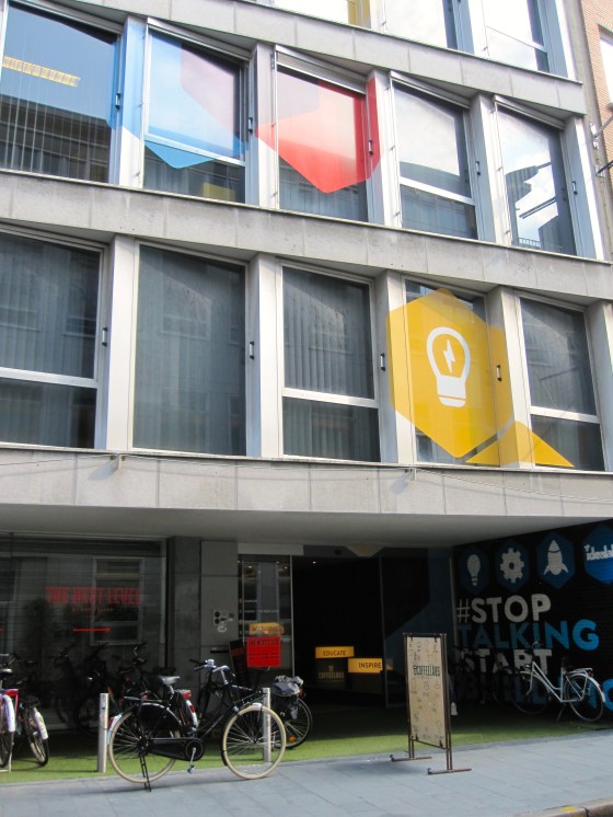 Located on the Lange Klarenstraat 19