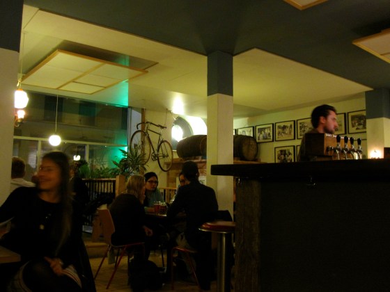 Koen ordering and organizing the beer