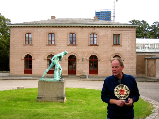 Our excellent tour guide teling all about the family drama