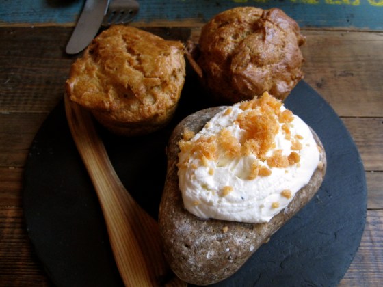 Puffcakes with cheese and smoked salmon