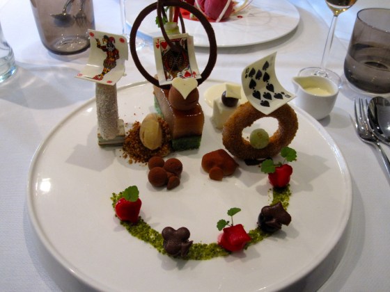 Black Jack: Combination of speculoos and apple with edible playing cards and citrus accents