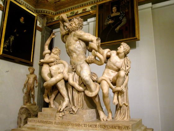 Niobe Room - twelve sculptures represent characters fleeing or shot dead in dramatic and theatrical way. The focus of the group is Niobe, who tries to protect her youngest daughter, and directs her terrified and pleading gaze skyward.