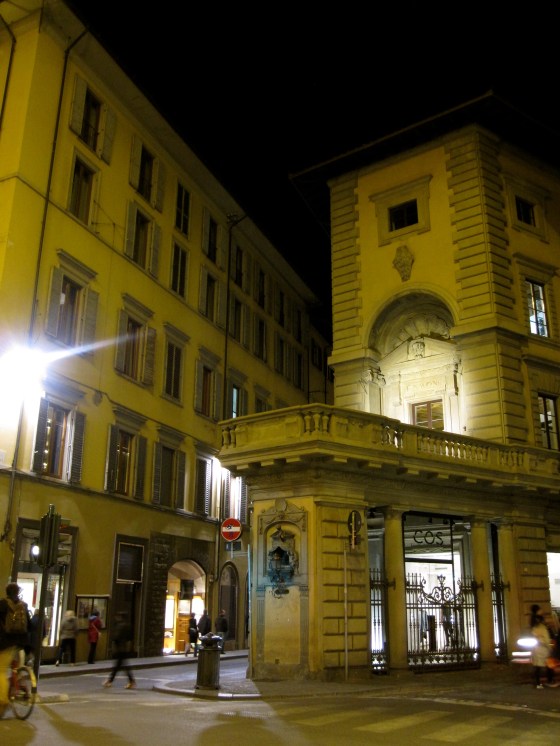 Walking along the Via de’ Tornabuoni