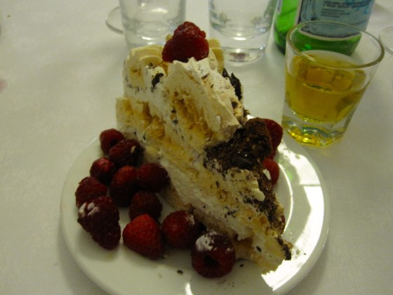 The rest of us ordered the meringue cake with raspberries