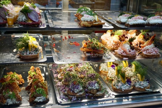 746E4271-DFE0-43F3-81AE-B617E66345C3_1_201_a