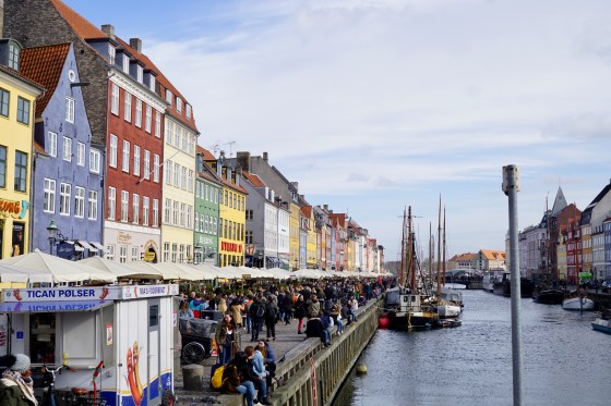 5ACA60FE-994F-4E20-A42E-F4EDDEB9B000_1_201_a